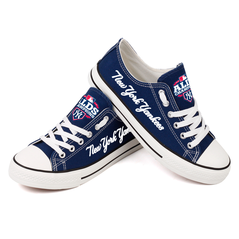 Women's New York Yankees Repeat Print Low Top Sneakers 003